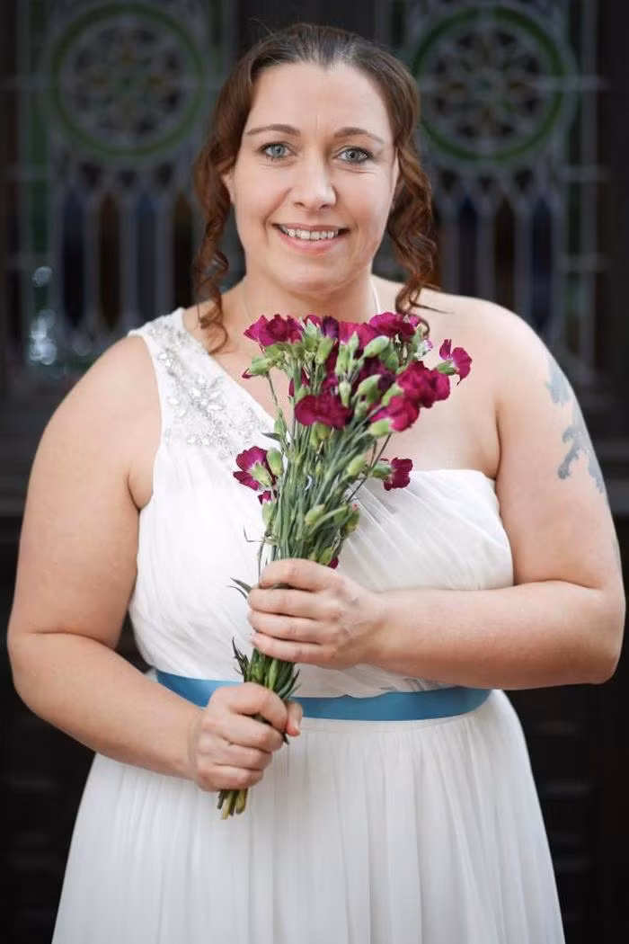 Dự kiến, đám cưới này sẽ được thực hiện vào 8/4 tới, là một “sự kiện lớn” trong cuộc đời của Lynne. Đó là một đám cưới có sàn nhảy, tiệc bufflet với đầy đủ quan khách.