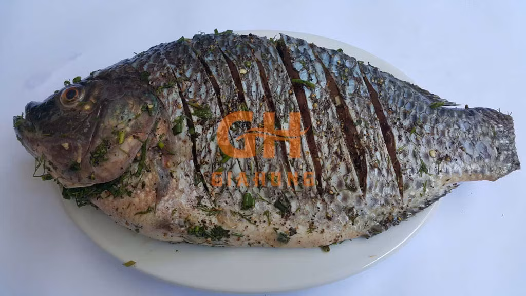 Ướp cá nướng: Đối với món cá nướng kiểu tây bắc, bắt buộc phải có mắc khén nhưng nếu có thêm hạt dổi thì mùi vị món cá nướng sẽ có mùi vị cực kỳ thơm ngon. Ảnh: dacsangiahung.com.