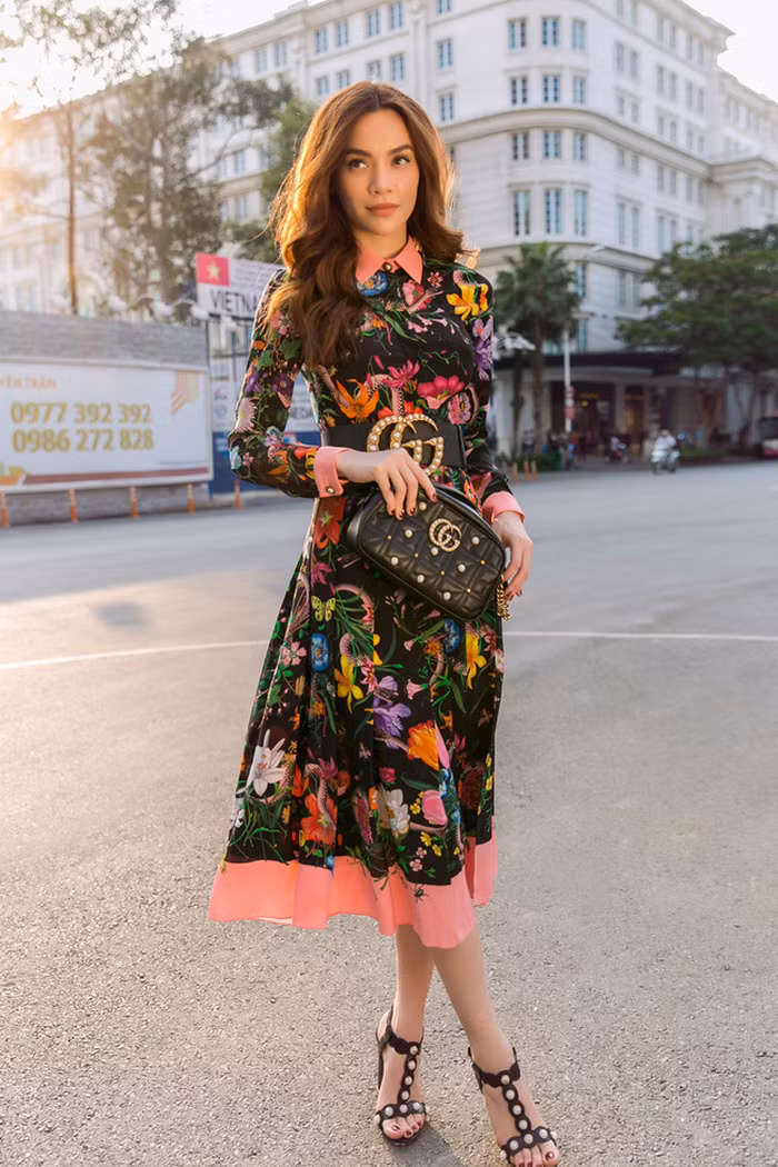 Đây là lần đầu tiên Hồ Ngọc Hà tham dự Milan Fashion Week, chính vì thế từ khâu chuẩn bị cho đến lần xuất hiện đầu tiên, cô đã rất đầu tư và chỉn chu vào từng chi tiết của các bộ trang phục. Ảnh: Showbiz8.