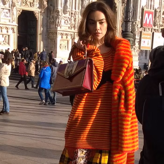 Cô cũng khoe thêm ảnh street style đầy màu sắc và ấn tượng trên đường phố của nước Ý. Ảnh: FB Hồ Ngọc Hà.