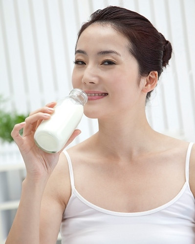 Giúp làm giả độc, thanh nhiệt cơ thể, ngăn chặn các loại mụn bọc, hạ nhiệt cơ thể. Tuy nhiên, nó thường có tác dụng phụ đối với người bị mắc bệnh gan, thận. Ảnh: phunukieuviet.com.