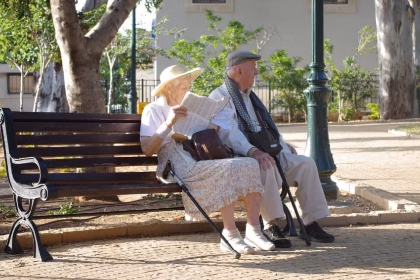 Chuyen tinh cua cu 96 tuoi va vo khien nhieu nguoi xem lai minh-Hinh-2