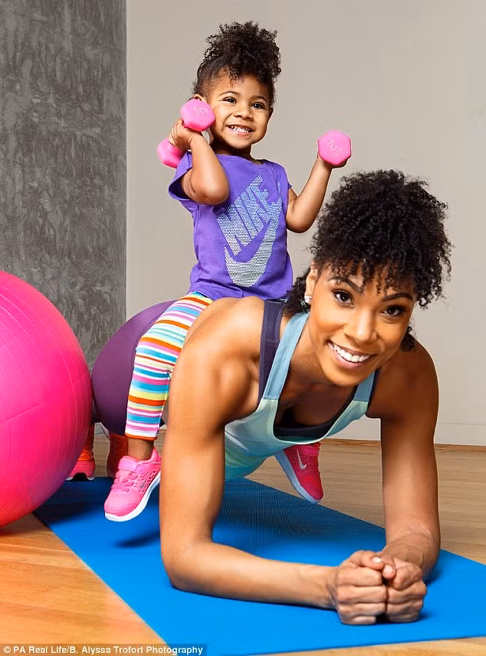 Cô Danielle Jones, 32 tuổi đến từ Georgia, Mỹ là một huấn luyện viên thể dục. Trước khi có con, Danielle là một huấn luyện viên thể dục kỳ cựu. Khi có bầu, cô đã phá hết mọi quy tắc giữ dáng của mình, ăn bánh ngọt và kem, cô tăng đến 30kg.