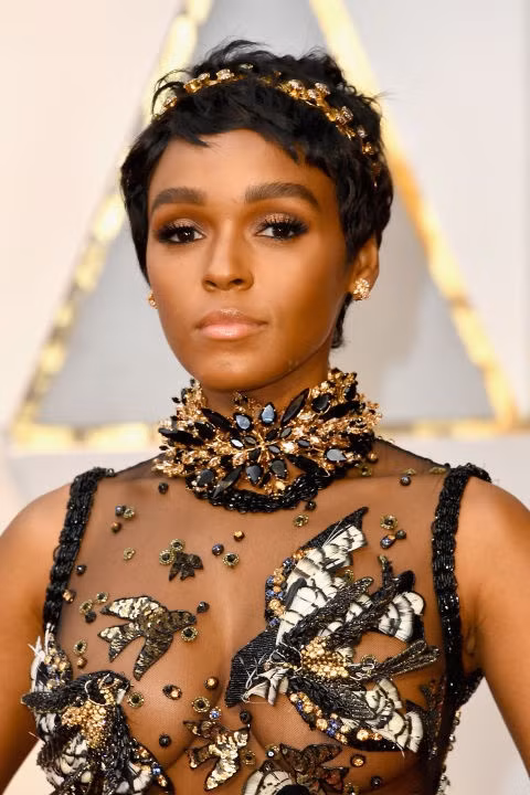 Janelle Monae Nữ diễn viên chính của Moonlight - Janelle Monae trở nên hút hồn, nổi bật hơn khi trang điểm tự nhiên giống y chang phong cách của 'miêu nữ' Halle Berry.