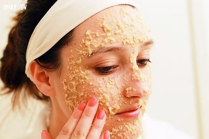Làm đẹp. Lấy 2 thìa hạt cam xay nhuyễn và hòa lẫn nước lọc sạch thành bột sền sệt. Dùng để đắp mặt nạ dưỡng da hoặc trị mụn trứng cá. Mỗi tuần nên đắp 2 lần sẽ cho kết quả như ý. Ảnh: Ohaytv. (Thông tin trong bài viết chỉ mang tính chất tham khảo. Trước khi sử dụng bài thuốc, bạn vui lòng hỏi ý kiến bác sĩ).