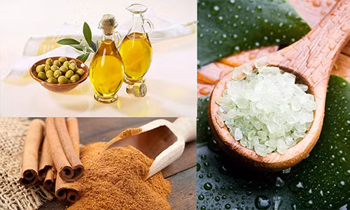 Quấn màng bọc thực phẩm với nguyên liệu muối, quế, dầu oliu. Nguyên liệu cần là 2 thìa muối, 4 thìa quế. 2 thìa dầu ô liu, 1 băng quấn hoặc vải bông. Khuấy đều hỗn hợp muối, bột quế và dầu oliu và đảm bảo hỗn hợp không bị vón cục rồi sau đó thêm vào 350ml nước ấm. Ngâm băng quấn trong hỗn hợp này 5-10 phút. Ảnh: Dep360.