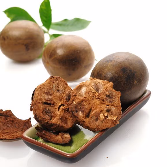 3. Món phổi lợn nấu với la hán quả. Nguyên liệu: La hán quả, phổi lợn. Phổi lợn xắt nhỏ, đem ra để ráo nước, sau đó cả 2 thứ bỏ vào nồi nấu chín, nêm nếm vừa ăn là được. Dùng như món canh giúp bổ phổi giảm ho, chống viêm, giảm sốt. Ảnh: giadinh.net.vn.