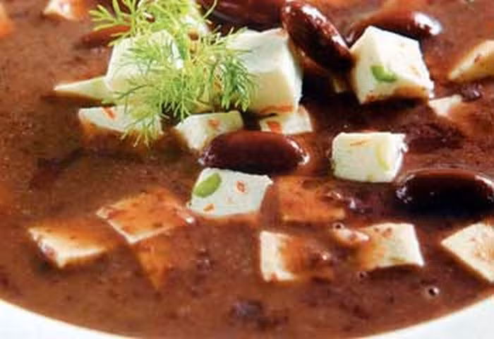 Đậu đỏ, bí đao, cá tươi. Dùng 1 con cá khoảng 100-150g đánh vẩy, bỏ mật cá. Bí đao 500g để nguyên vỏ, đậu đỏ 60g, 5 củ hành. Cho tất cả các nguyên liệu này vào cho nước vừa đủ và ninh nhừ ăn hết một lần. Ảnh: Vietbao. (Thông tin trong bài viết chỉ mang tính chất tham khảo. Trước khi sử dụng bài thuốc, bạn vui lòng hỏi ý kiến bác sĩ).