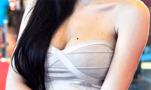 Not ruoi moc o cho kin phu nu va dan ong noi len dieu gi?