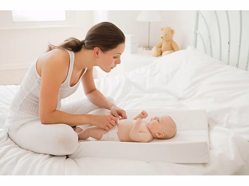 4. "Những lông tơ nhỏ và sáng màu có trên cơ thể trẻ sơ sinh khi nào mới mất đi, nó khiến con ngứa ngáy, ngủ không yên giấc?" Câu trả lời hay nhất: "Hiện tượng có nhiều trẻ sơ sinh có lông tơ bao phủ khắp cơ thể, chuyện đó không có gì đáng ngại cả vì chỉ trong một thời gian ngắn, những lông tơ sẽ mất đi hoàn toàn". Ảnh: vuoncuabe.com.