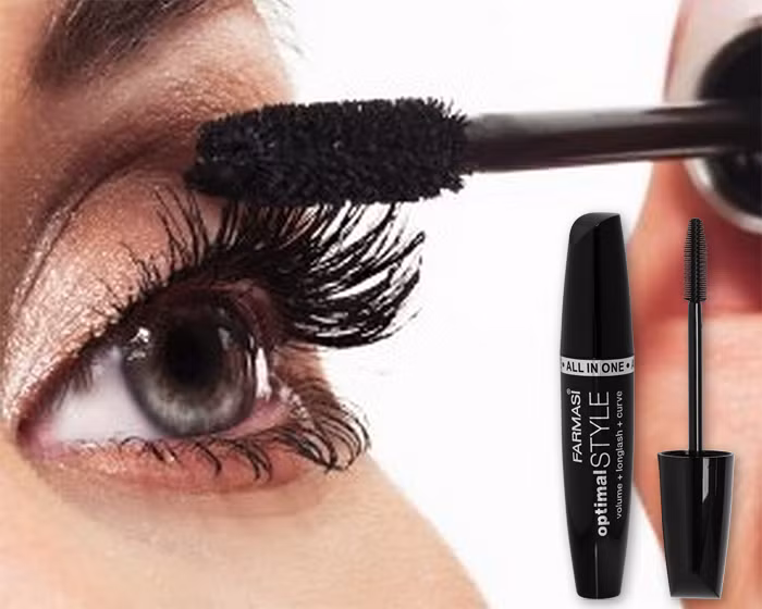 10. Làm mascara dưỡng mi bằng than hoạt tính và dầu dừa: Đầu tiên bạn cho 4 viên nén bột than hoặc lượng than tre hoạt tính tương đương vào bát thủy tinh. Cho tinh bột ngô vào bột than rồi trộn thật đều tay. Ảnh: thanhoattinhquan9.blogspot.com.