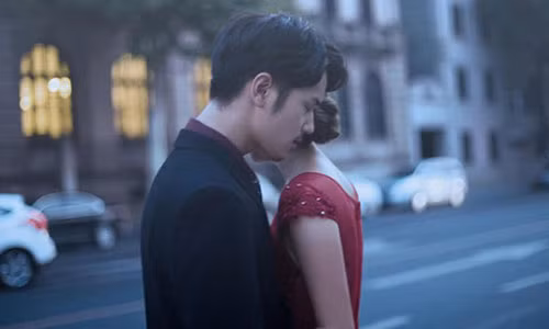 5 dau hieu to chong ban dang ngoai tinh, chac chan den 99%