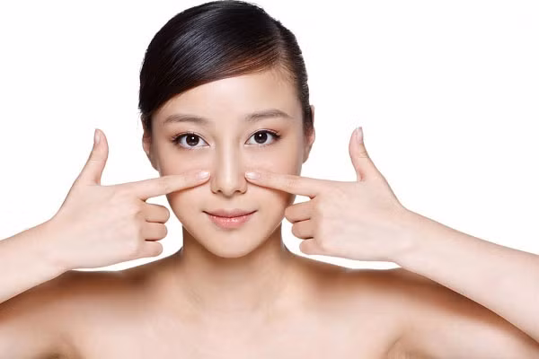 1. Tác dụng làm đẹp của vitamin C đối với làn da: Giúp duy trì vẻ đẹp và gia tăng tuần hoàn máu, lấy đi oxygen hoạt hóa, ngăn chặn lão hóa da. Ảnh: Meroddu.vn.