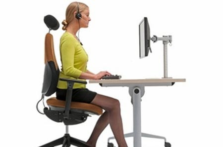 Tư thế đúng: Rèn việc ngồi ngay ngắn và cân bằng để hạn chế những tác động không mong muốn lên xương chậu. Ảnh: khoahoc.tv