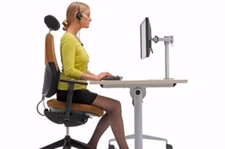 Tư thế đúng: Rèn việc ngồi ngay ngắn và cân bằng để hạn chế những tác động không mong muốn lên xương chậu. Ảnh: khoahoc.tv