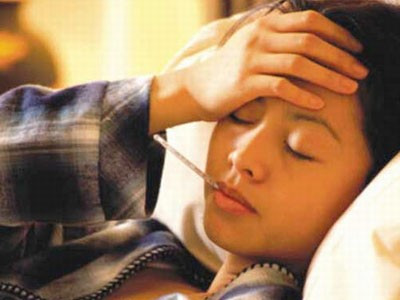 Chữa mắt, da vàng do âm hoàng. Nhân trần 30g, vọng cách 20g, gừng khô 8g, quế thông 4g, ý dĩ 30g, thần khúc 10g, actisô 20g, cuống rơm nếp 10g (sao), nghệ vàng 20g, củ sả 8g, mạch nha 16g, cam thảo nam 8g (sao). Cho cùng 500ml nước vào sắc còn 150ml, chắt ra cho thêm 200ml sắc tiếp lại lấy 100ml, trộn chung cả hai lần, chia đều uống trong ngày trước các bữa ăn. Ảnh: Dongduoctruongtho.