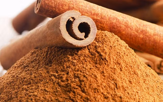 Dùng làm nguyên liệu ướp hoặc hòa trộn để tạo hương vị cho các món ăn, quế từ lâu đã được rất nhiều bà nội trợ tin dùng. Sau đây món ăn từ quế cực ngon và có cách chế biến đơn giản. Ảnh: cooky.vn.