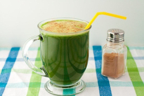 15. Nước ép rau muống: Rửa sạch 500g rau muống tươi (loại rau sạch) giã nát, vắt lấy nước uống nhiều lần trong ngày sẽ giải được ngộ độc và khỏi say rượu. Ảnh: ruounepkimson.com. (Thông tin trong bài chỉ mang tính chất tham khảo, trước khi sử dụng bài thuốc, vui lòng hỏi ý kiến bác sĩ).