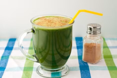 15. Nước ép rau muống: Rửa sạch 500g rau muống tươi (loại rau sạch) giã nát, vắt lấy nước uống nhiều lần trong ngày sẽ giải được ngộ độc và khỏi say rượu. Ảnh: ruounepkimson.com. (Thông tin trong bài chỉ mang tính chất tham khảo, trước khi sử dụng bài thuốc, vui lòng hỏi ý kiến bác sĩ).