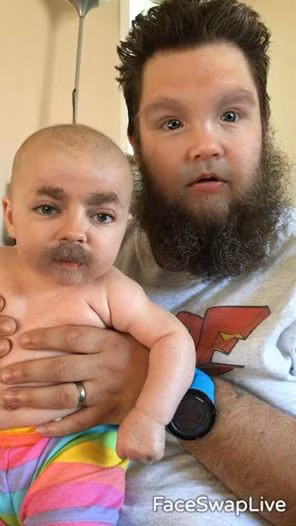 Hiện nay, các ông bố vui tính đang sốt sắng với một ứng dụng Face Swap trên điện thoại có thể hoán đổi khuôn mặt cha và con cực hài hước.