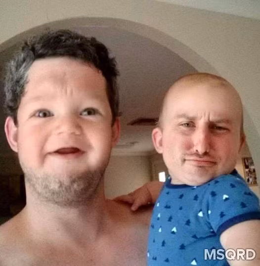 Nhà nhà, người người thi nhau chụp hình hoán đổi với con và đăng lên trang cá nhân.