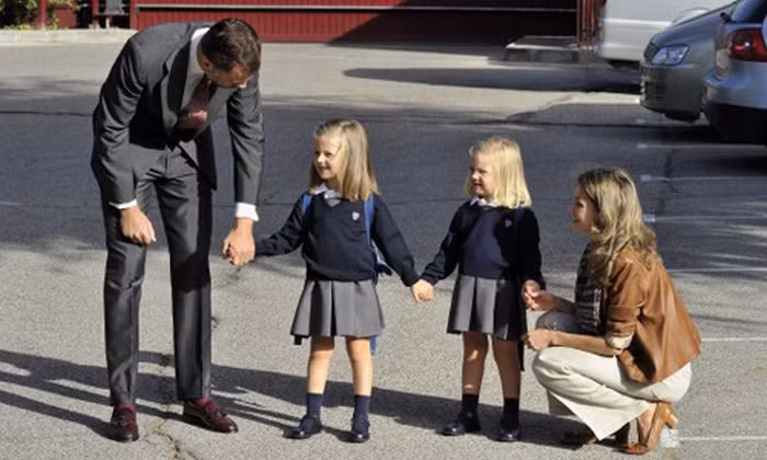 Cô bé còn luôn được cha mẹ nhắc nhở ý thức bảo vệ môi trường xung quanh mình, cởi mở và gần gũi với tất cả bạn bè đồng trang lứa. Ảnh: Yantv.