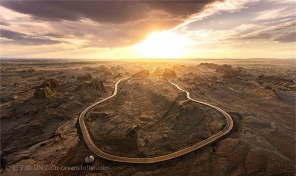 Dù vậy, nơi đây vẫn thu hút không ít khách du lịch yêu thích tham quan sẵn sàng trải nghiệm sự đáng sợ.