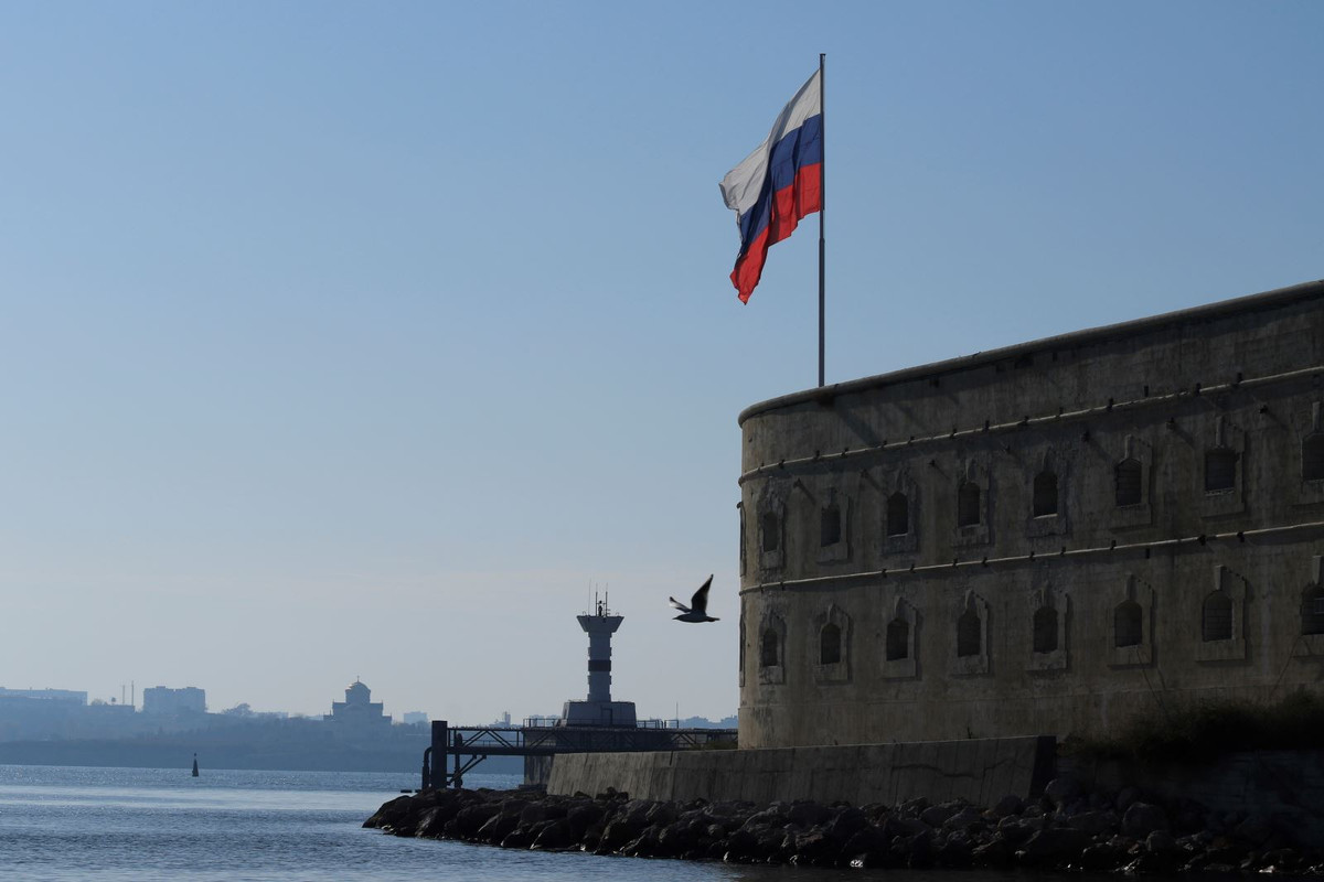 Pháo đài Konstantinov là một trong những công trình quân sự lâu đời nhất còn sót lại ở Sevastopol và là một trong những biểu tượng chính của thành phố của thành phố này.