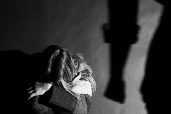 Tu choi loi cau hon, co gai bi cuong hiep tap the roi giet