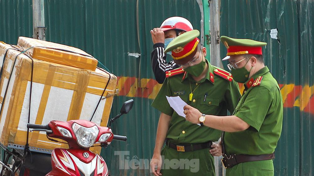 Nhieu shipper cho hang khong thiet yeu bi phat tai Ha Noi-Hinh-9