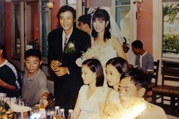 Ảnh cưới của Võ Hoài Nam. Cái duyên của cặp đôi cũng rất tình cờ, Võ Hoài Nam gặp Lan Anh trong một lần đi quay quảng cáo. Vẻ đẹp duyên dáng, trong trẻo của Lan Anh đã chinh phục chàng lãng tử.