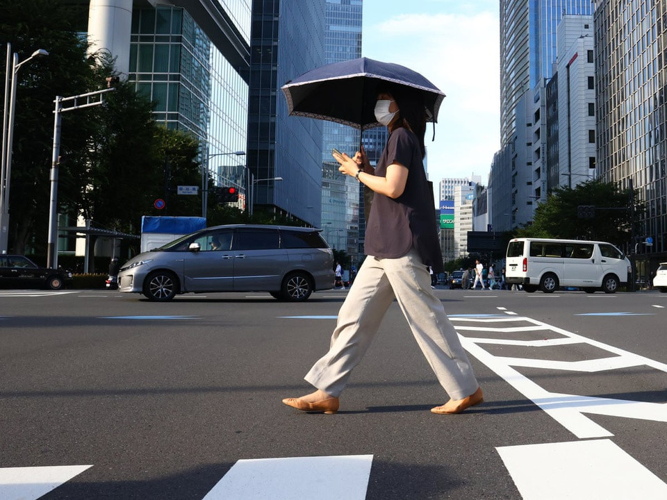 Chính phủ Nhật Bản ngày 8/7 đã ban bố tình trạng khẩn cấp mới ở thủ đô Tokyo bắt đầu từ 12/7 sau khi số ca mắc Covid-19 mới tăng đột biến, theo New York Times. Đây là quyết định ban bố tình trạng khẩn cấp lần thứ tư do Covid-19 của chính phủ Nhật Bản từ tháng 4/2020. Ảnh: TASS.