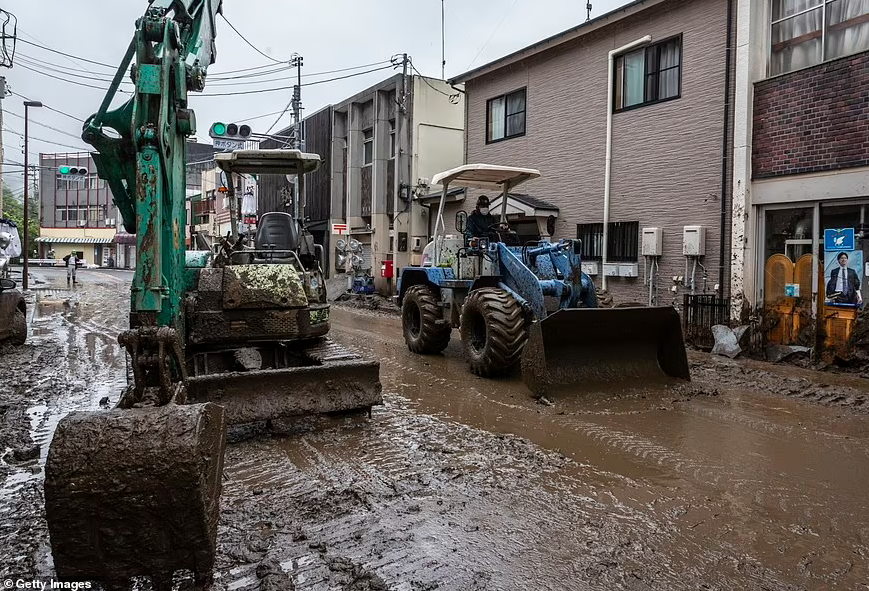 Lo dat kinh hoang o Nhat: No luc tim hon 100 nguoi mat tich-Hinh-11