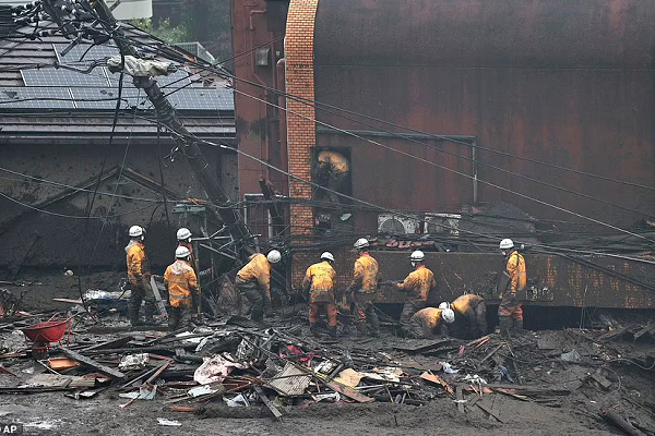 Lo dat kinh hoang o Nhat: No luc tim hon 100 nguoi mat tich-Hinh-5