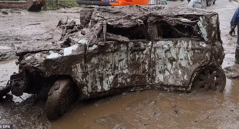 Lo dat kinh hoang o Nhat: No luc tim hon 100 nguoi mat tich-Hinh-12