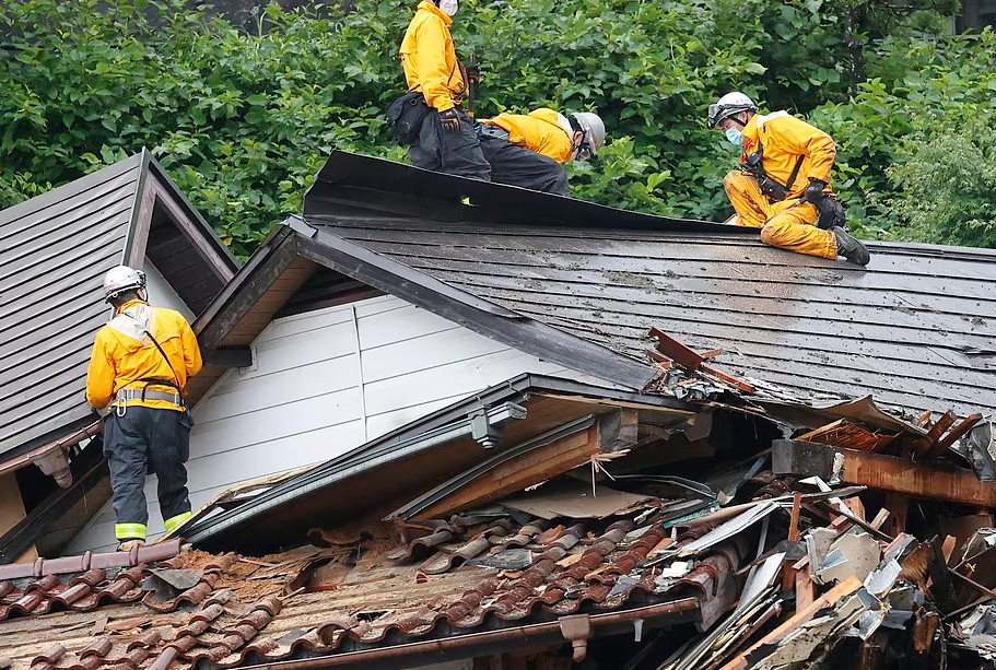Lo dat kinh hoang o Nhat: No luc tim hon 100 nguoi mat tich-Hinh-10