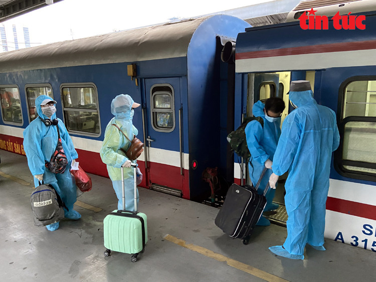 Doan tau “dac biet” dua 700 nguoi dan Ha Tinh tu TP Ho Chi Minh ve que-Hinh-10