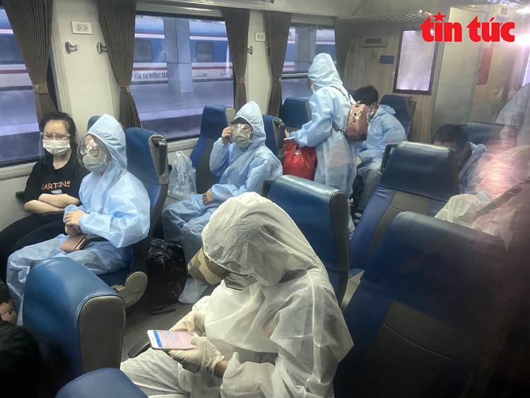 Doan tau “dac biet” dua 700 nguoi dan Ha Tinh tu TP Ho Chi Minh ve que-Hinh-11