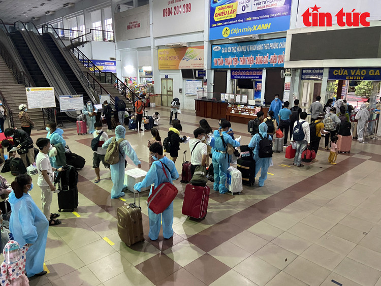 Doan tau “dac biet” dua 700 nguoi dan Ha Tinh tu TP Ho Chi Minh ve que-Hinh-5