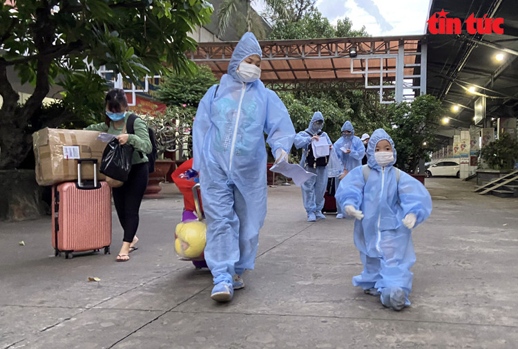 Doan tau “dac biet” dua 700 nguoi dan Ha Tinh tu TP Ho Chi Minh ve que-Hinh-8