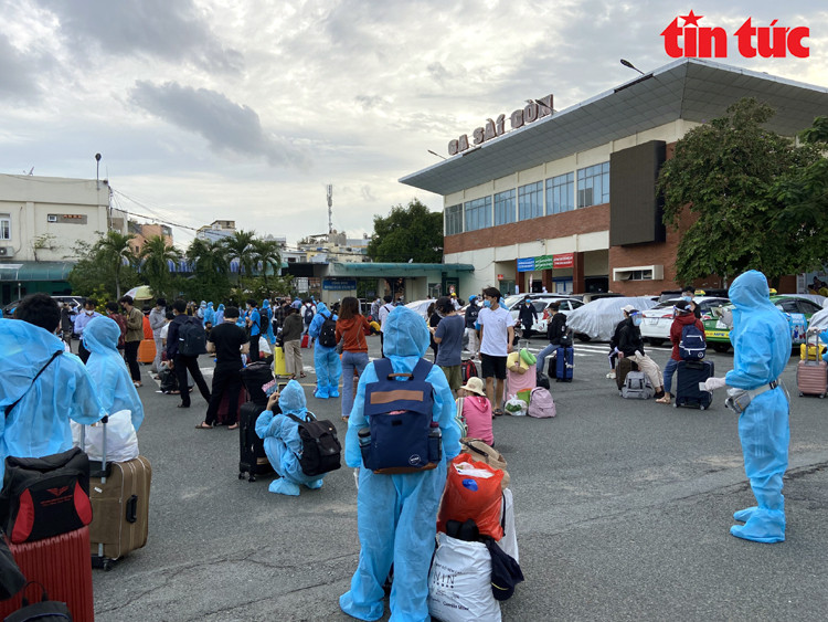 Doan tau “dac biet” dua 700 nguoi dan Ha Tinh tu TP Ho Chi Minh ve que