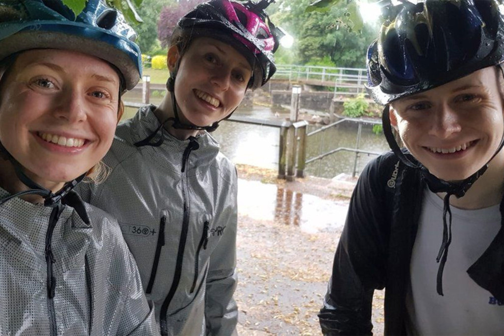 Khoanh khac hai hung set danh trung khien 3 chi em nga guc-Hinh-2