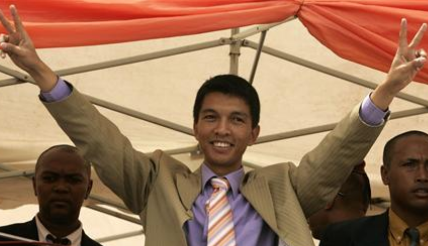 Ông Andry Rajoelina giành chiến thắng trong cuộc bầu cử tổng thống năm 2018 và tuyên thệ nhậm chức Tổng thống Madagascar vào ngày 19/1/2019. Ảnh: Reuters.