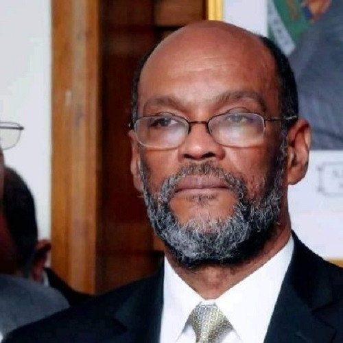 Sau này, ông gia nhập Đảng INITE do các cựu Bộ trưởng và những người ủng hộ cựu Tổng thống Haiti Préval thành lập. Trong khoảng thời gian từ năm 2011 đến 2016, ông Henry đảm nhiệm chức vụ Bộ trưởng Lao động và Xã hội Haiti. Ông được bổ nhiệm làm Bộ trưởng Nội vụ Haiti từ năm 2016. Ảnh: HN.