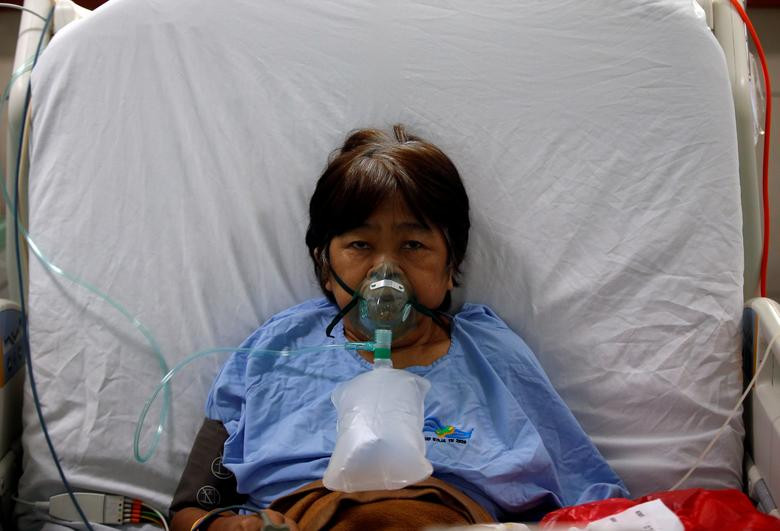 "Chúng tôi đang ở trong kịch bản tồi tệ nhất. Nếu số ca nhiễm rơi vào khoảng 60.000 ca nhiễm/ngày hoặc nhiều hơn một chút, chúng tôi vẫn sẽ đối phó được. Hy vọng con số này sẽ không nhảy lên 100.000/ngày, song chúng tôi đã chuẩn bị cho trường hợp kịch bản này xảy ra", ông Pandjaitan nói trong cuộc họp báo hôm 15/7.