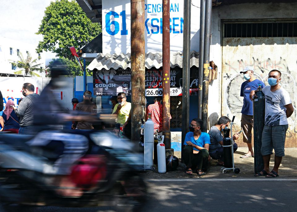 Các nhà dịch tễ học cho rằng, số ca mắc COVID-19 mới trên thực tế ở Indonesia có thể còn cao hơn nhiều so với báo cáo chính thức. Theo kết quả của một cuộc khảo sát huyết thanh do các nhà nghiên cứu Indonesia tiến hành, 91,9% ca mắc COVID-19 tại thủ đô Jakarta chưa được phát hiện.