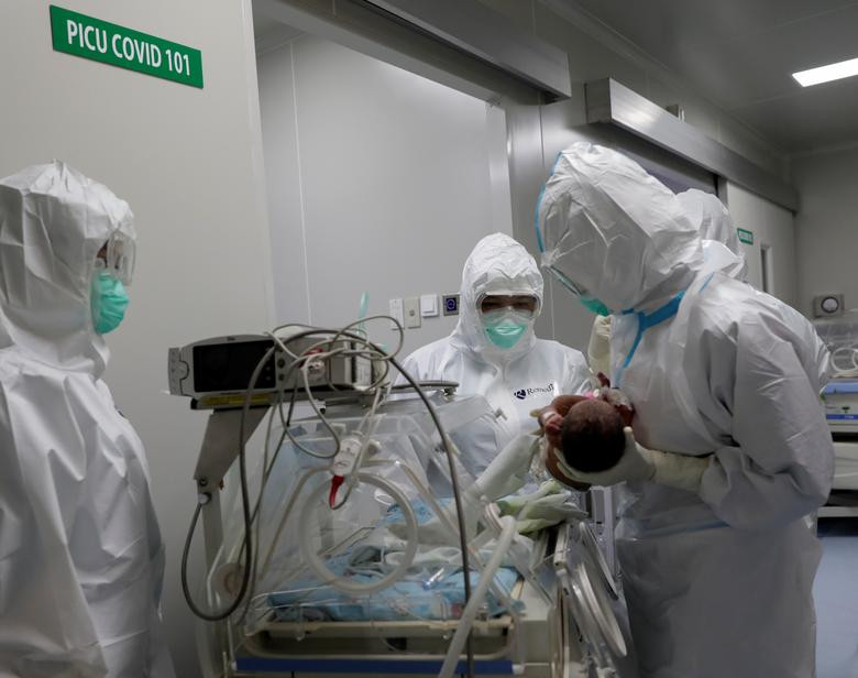 Ngày 15/7, Indonesia tiếp tục ghi nhận số ca mới mắc COVID-19 cao nhất, với 56.757 ca, nâng tổng số bệnh nhân COVID-19 tại nước này lên hơn 2,7 triệu người.