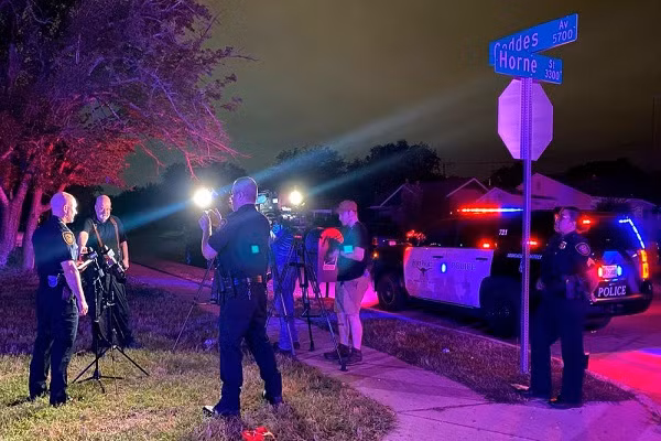 Xa sung kinh hoang khap nuoc My vao cuoi tuan, 140 nguoi chet