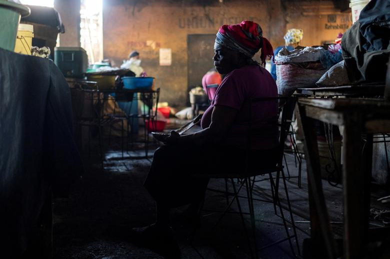 Can canh cuoc song o thu do Haiti sau vu am sat tong thong-Hinh-10