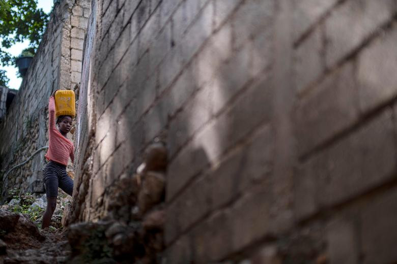 Can canh cuoc song o thu do Haiti sau vu am sat tong thong-Hinh-11